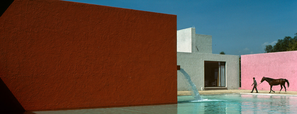 René Burri, Mexico, Mexico City, 1976, San Cristobal. Stable horse pool and house (1966-69) planned by Luis Barragan and Andres Casillas © René Burri / Magnum Photos